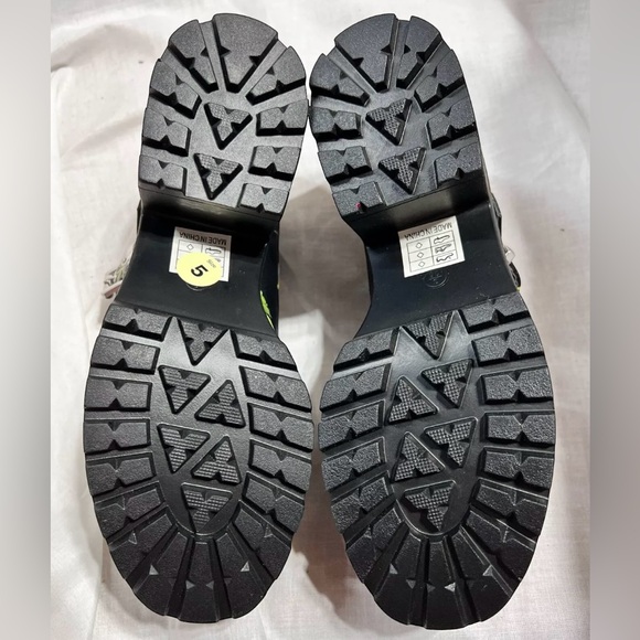 Size 5…….…Sweet Floral Printed Mary Jane Shoes with Buckle Closure.  New…..Koi - Picture 8 of 8